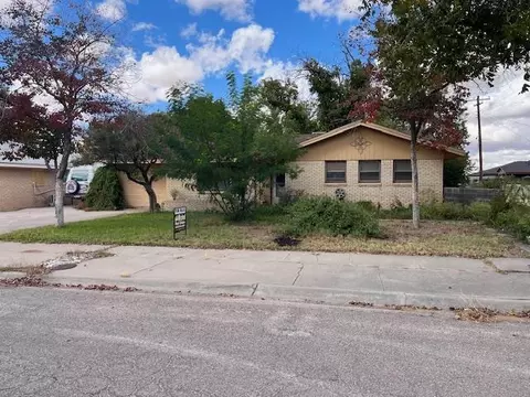 938 E Waco St, Kermit, TX 79745 photo 1