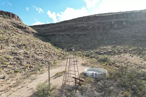 8 Anna Rd, Sierra Blanca, TX 78951