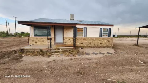 341 Bass St, Crane, TX 79731