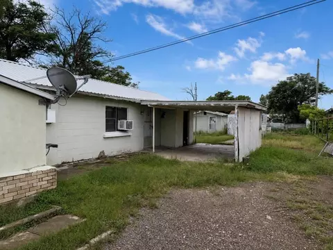 Exterior - 1404 E Ave F, Alpine, TX 79830 photo 8 of 9