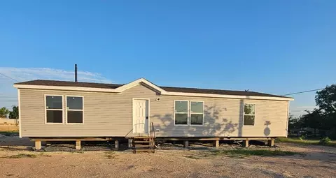 502 E 7th St, Mccamey, TX 79752