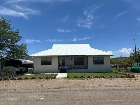 1013 Peachtree Cir, Alpine, TX 79830