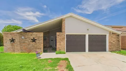 2105 Wyoming St, Pecos, TX 79772