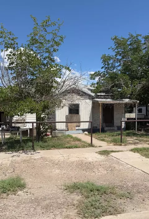 2404 S Country Club Dr, Pecos, TX 79772
