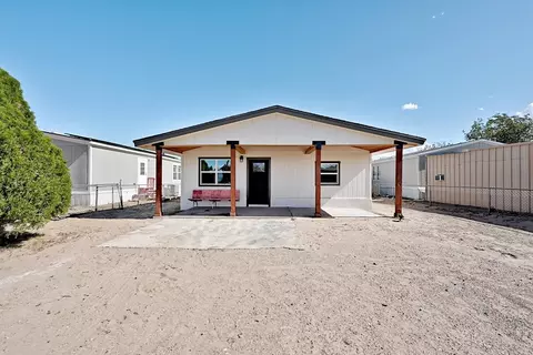 1107 W Paris St, Marfa, TX 79843