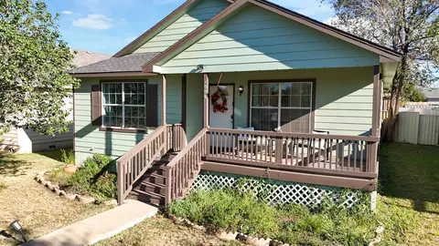 1006 Del Rio St, Alpine, TX 79830
