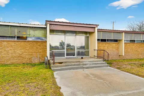 309 N Main St, Monahans, TX 79756