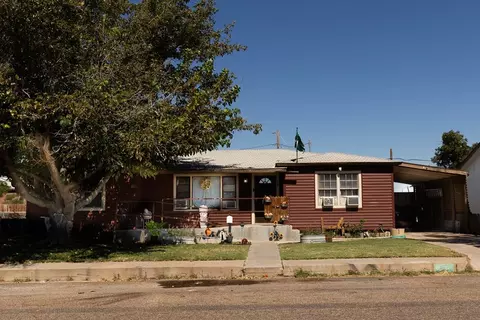 813 E 3rd St, Monahans, TX 79756