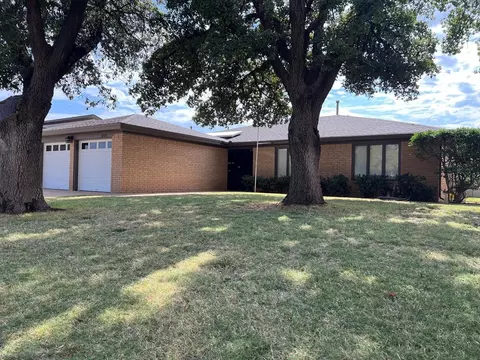 5725 64th St, Lubbock, TX 79424