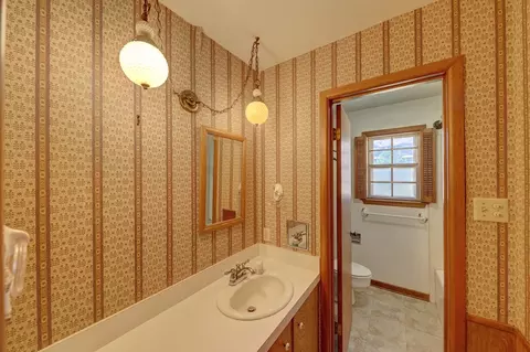 Bath - 209 E Marfa Ave, Alpine, TX 79830 photo 3 of 3