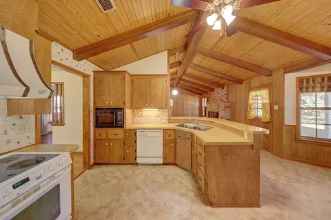 Kitchen - 209 E Marfa Ave, Alpine, TX 79830 photo 2 of 3