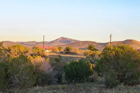 1086 Juniper, Alpine, TX 79830 photo 2