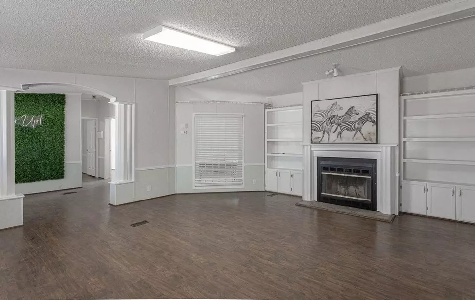 Living - 4448 Morning Glory Dr # -A, Gardendale, TX 79758 photo 4 of 4