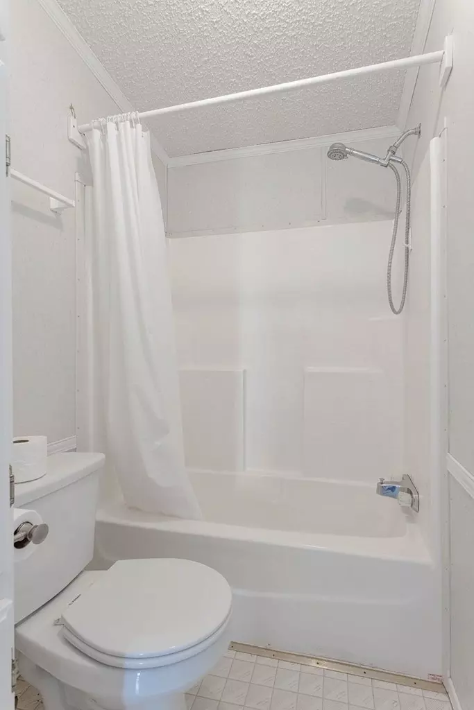 Bath - 4448 Morning Glory Dr # -A, Gardendale, TX 79758 photo 4 of 4