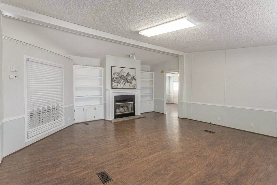 Living - 4448 Morning Glory Dr # -A, Gardendale, TX 79758 photo 2 of 4