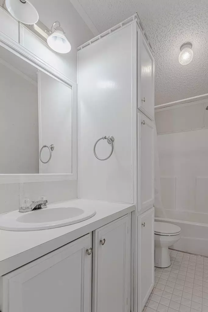 Bath - 4448 Morning Glory Dr # -A, Gardendale, TX 79758 photo 3 of 4