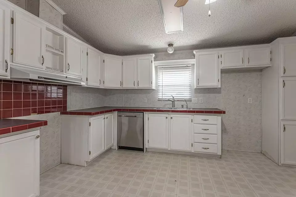 Kitchen - 4448 Morning Glory Dr # -A, Gardendale, TX 79758 photo 1 of 2