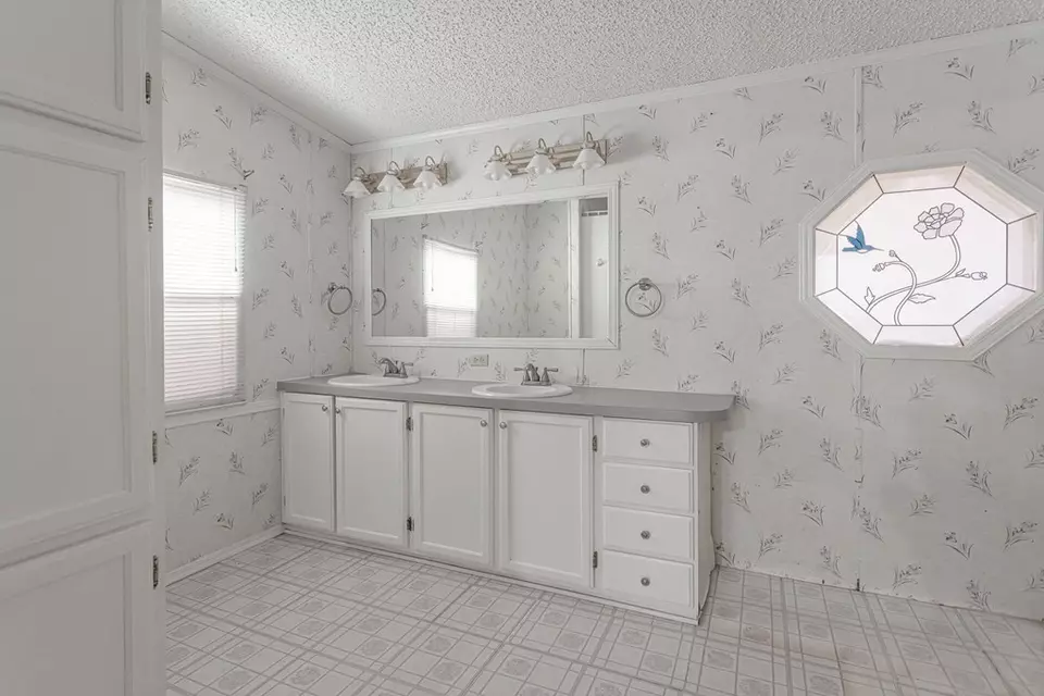 Bath - 4448 Morning Glory Dr # -A, Gardendale, TX 79758 photo 2 of 4