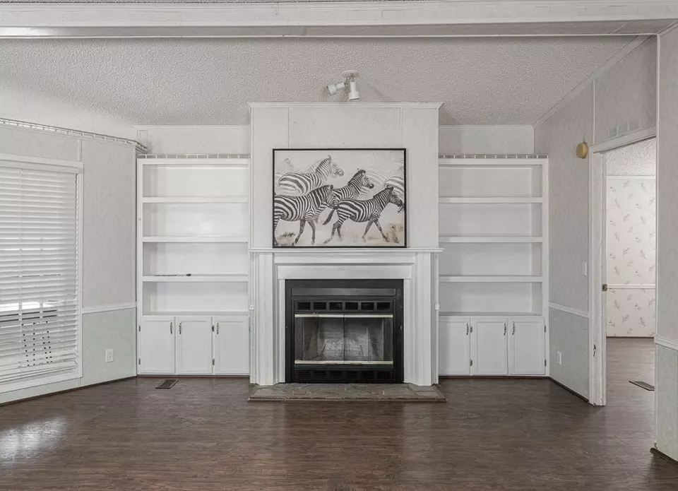 Living - 4448 Morning Glory Dr # -A, Gardendale, TX 79758 photo 3 of 4