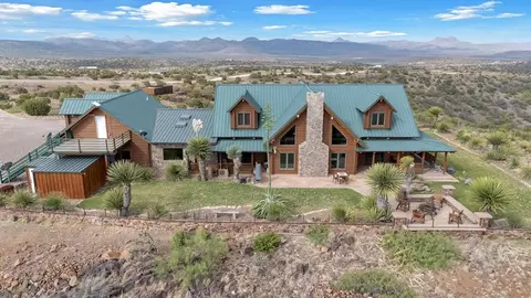 2 N Scenic Rd, Alpine, TX 79830