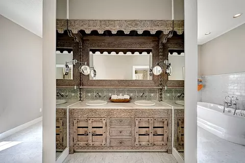 Bath - 405 N Austin St, Marfa, TX 79843 photo 3 of 8