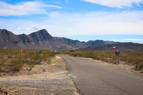 907 Terlingua Ranch Rd, Terlingua, TX 79852