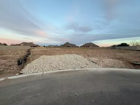 32 River Oaks Dr, Odessa, TX 79765