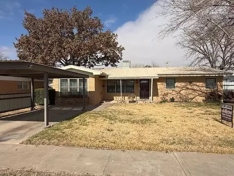 946 E Bryan Ave, Kermit, TX 79745 photo 1