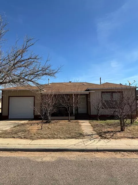 904 NE 1st Pl, Andrews, TX 79714