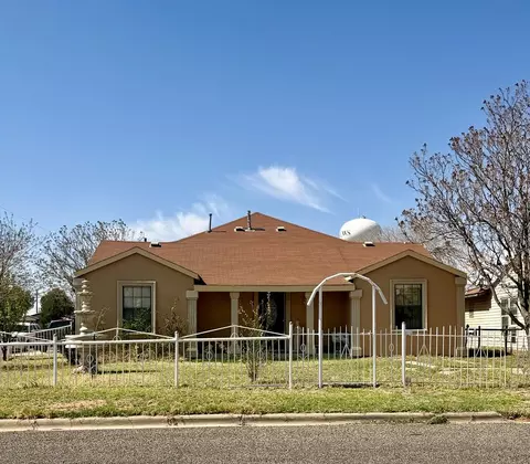 501 NE 3rd St, Andrews, TX 79714