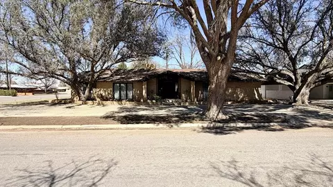 1819 W Jefferson St, Pecos, TX 79772