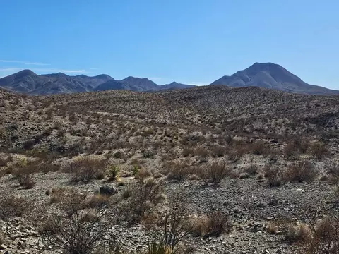 999 Point- A-view Rd, Terlingua, TX 79852