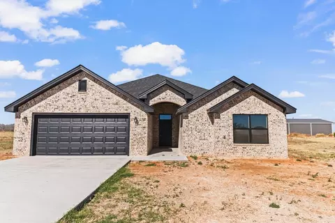 1611 Quanah Parker St, Plains, TX 79355
