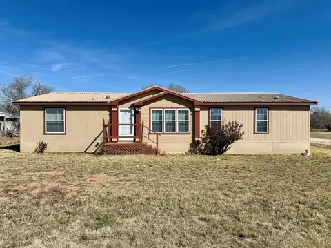 1307 15th St, Plains, TX 79355