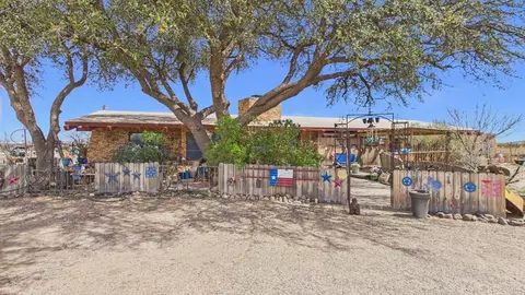 204 Pecan Ln, Monahans, TX 79756