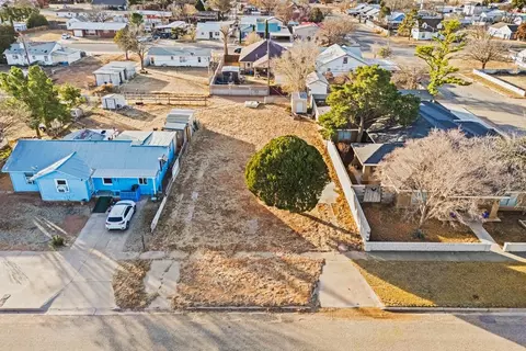 811 17th St, Seagraves, TX 79359