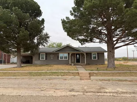 102 Walnut Ave, Mccamey, TX 79752