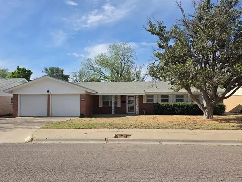 918 E Waco St, Kermit, TX 79745