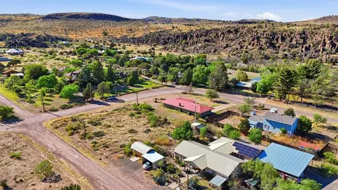 706 W Court Ave, Fort Davis, TX 79734