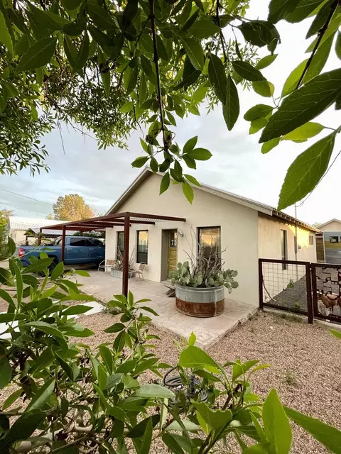 707 N Austin St, Marfa, TX 79843