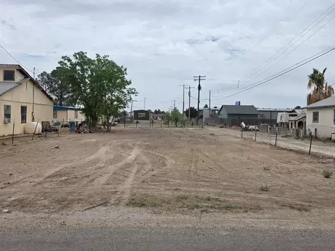 1014 E 2nd St, Pecos, TX 79772