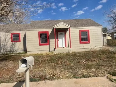 705 E 22nd St, Crane, TX 79731