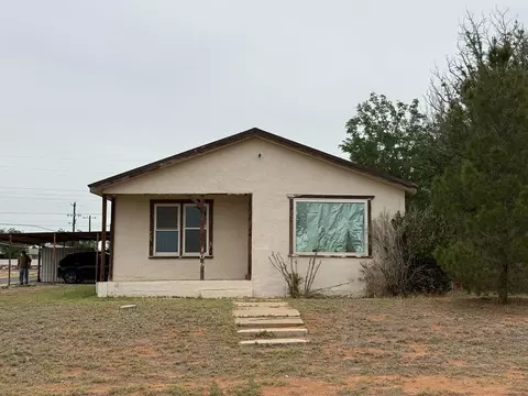 109 Alpine St, Wickett, TX 79788