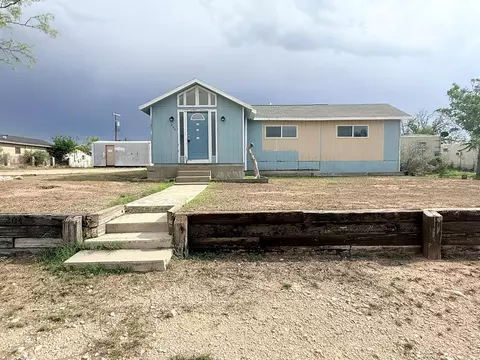 204 E 4th, Iraan, TX 79744