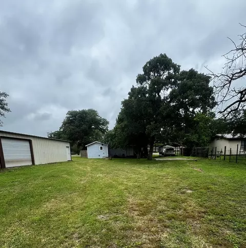 Exterior - 394 E Rocket Rd, Lorena, TX 76655 photo 2 of 5