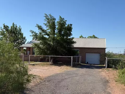 1100 6th St, Wickett, TX 79788