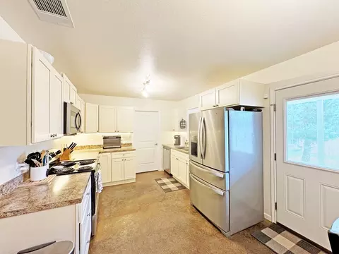 Kitchen - 606 E Brown St, Alpine, TX 79830 photo 3 of 4