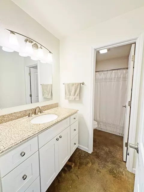 Bath - 606 E Brown St, Alpine, TX 79830 photo 1 of 3