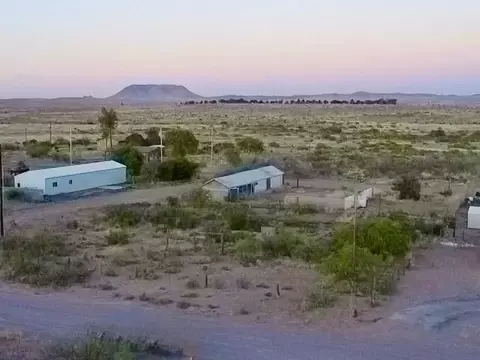 1008 N Ordenar St, Marfa, TX 79843