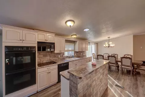 Kitchen - 913 Ted, Alpine, TX 79830 photo 1 of 2